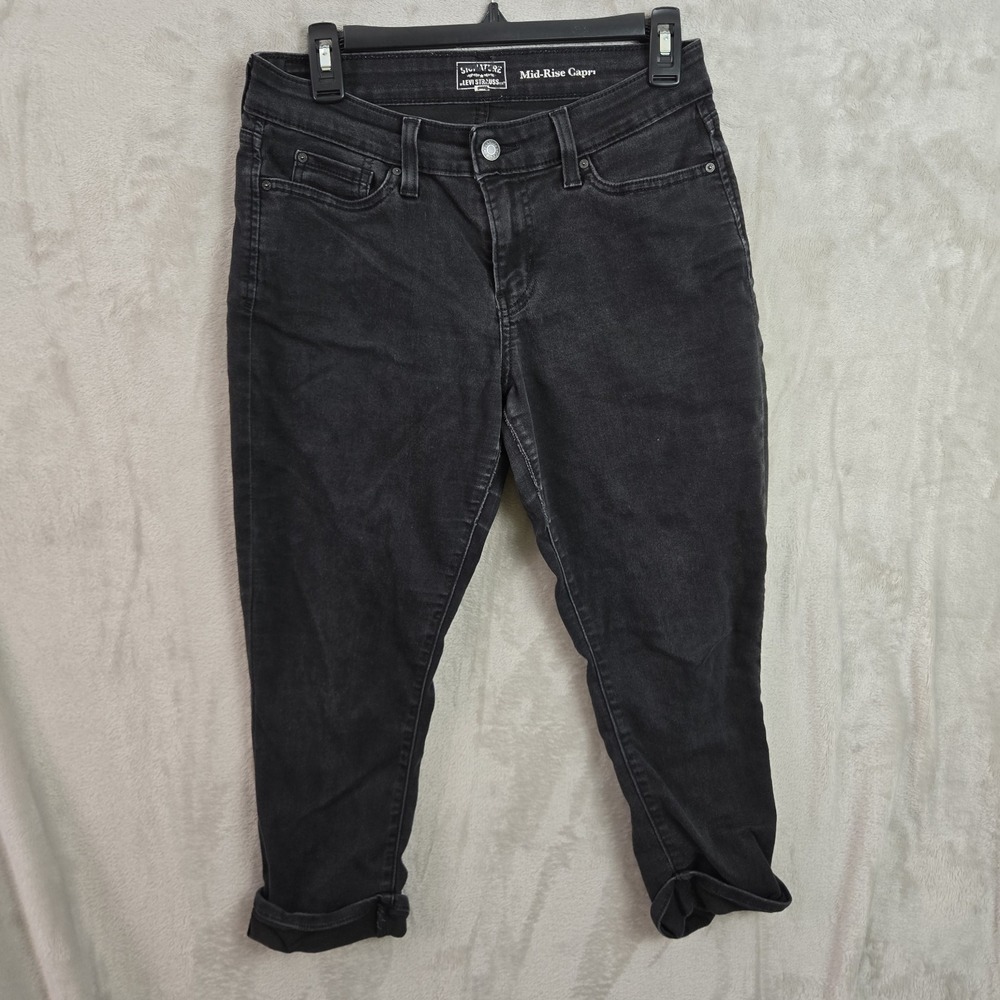 Levi's Signature Women's Capri Jeans Size 8 W29 Mid Rise Blue Denim Medium Wash